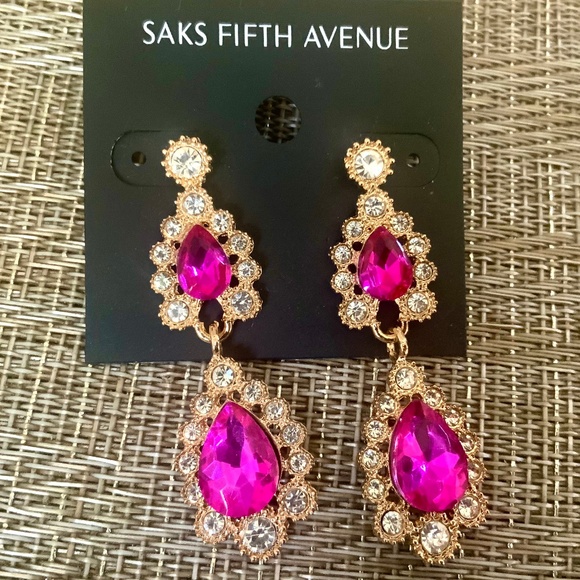 Saks Fifth Avenue EARRINGS🩷NEW SPARKLING DANGLE DROP STYLE - HOT PINK - PIERCED - Picture 1 of 3